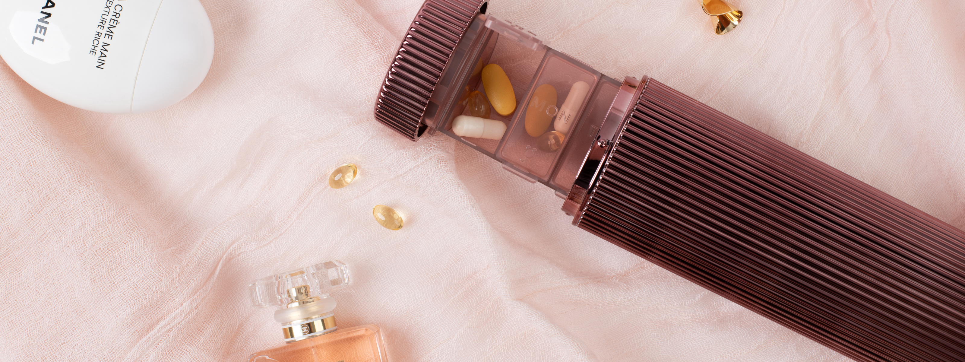 Stylish pill box — Metallic Wild Berry 7-day organiser